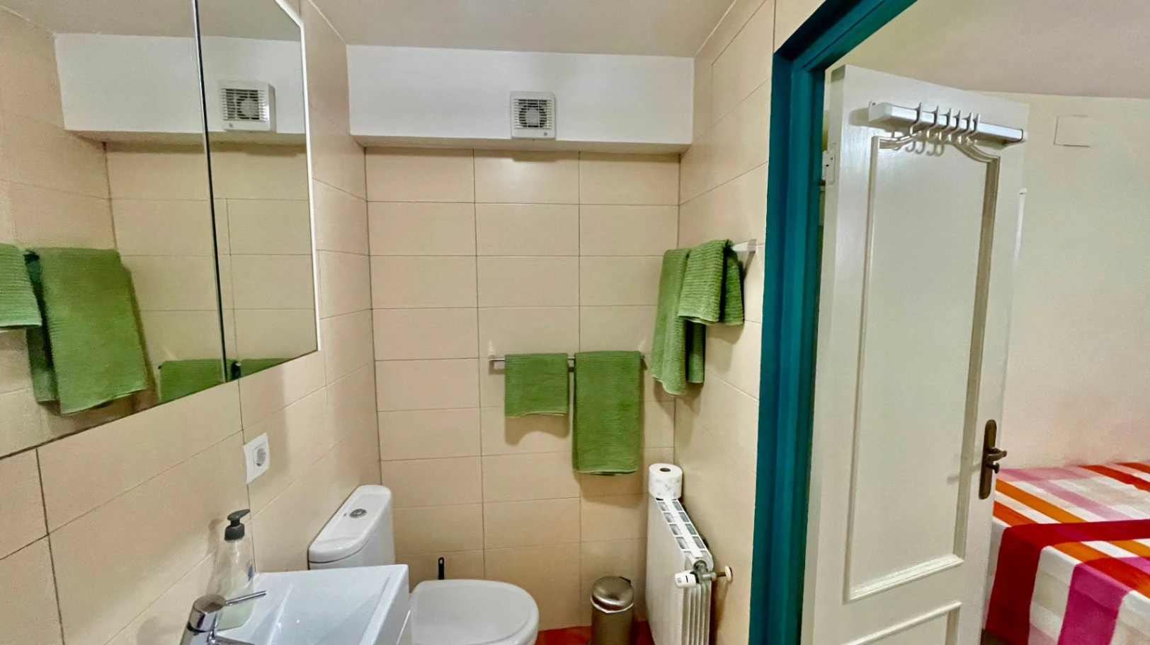 Villa en venta en Jalón: Orientada al sur, apartamento independiente para invitados.