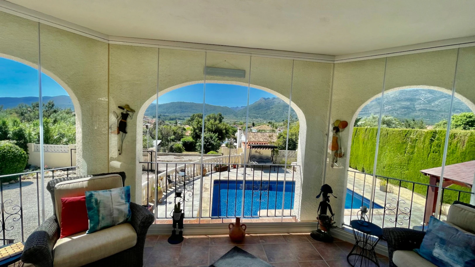 Villa en venta en Alcalalí: Ubicación privilegiada, espaciosa de una sola planta.