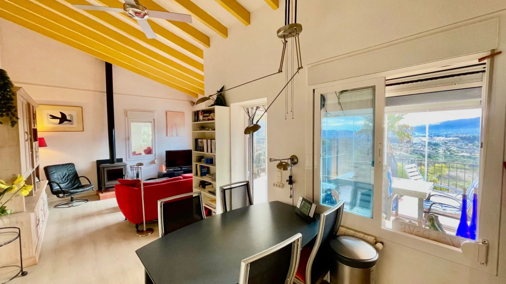 Villa en venta en Jalón: Orientada al sur, apartamento independiente para invitados.