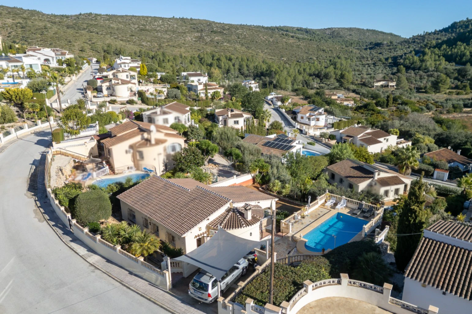 Villa en venta en Alcalali: fabulosas vistas a la montaña, excelente privacidad.