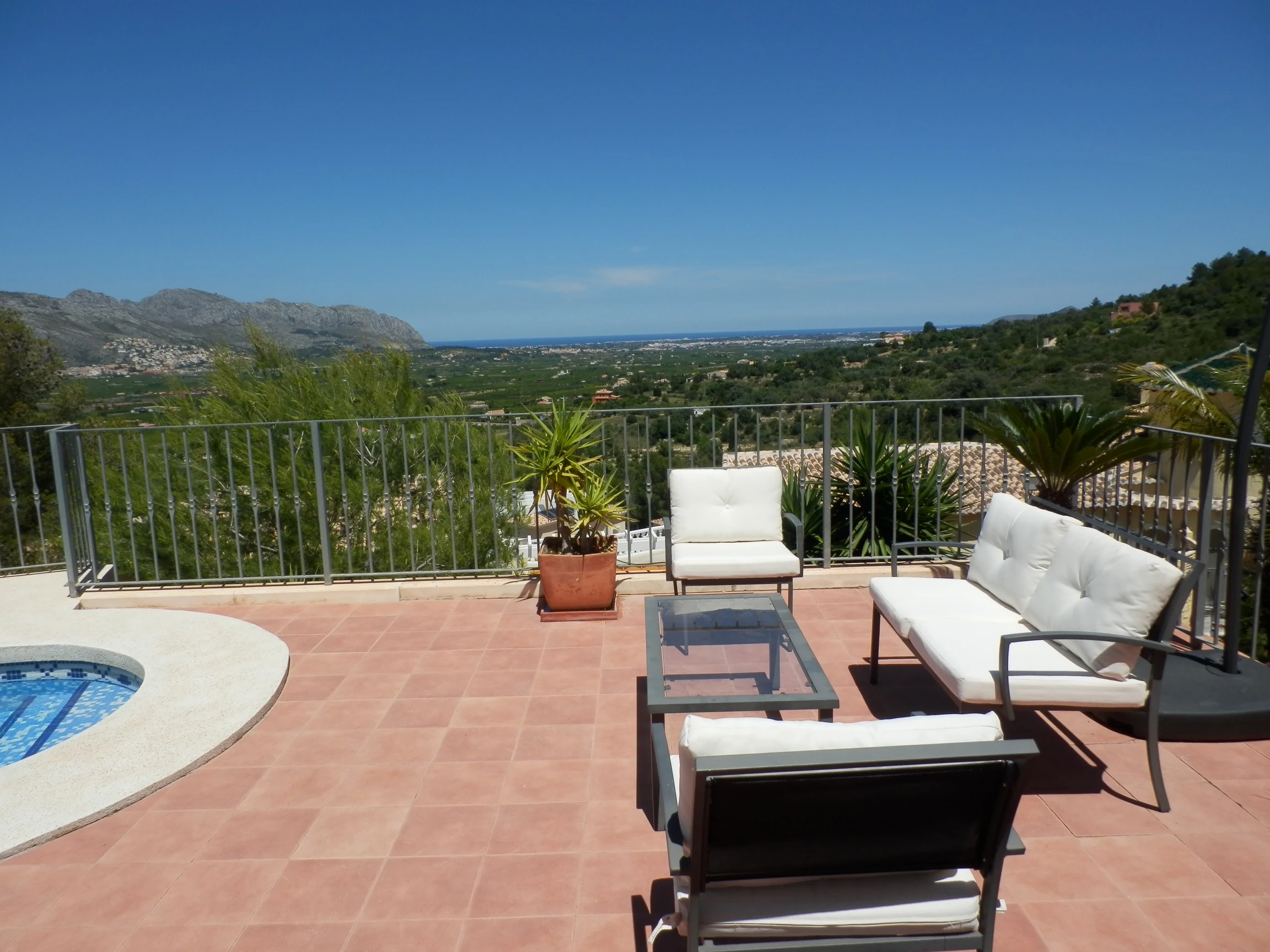 Villa for sale in Orba: Fabulous views, separate apartment