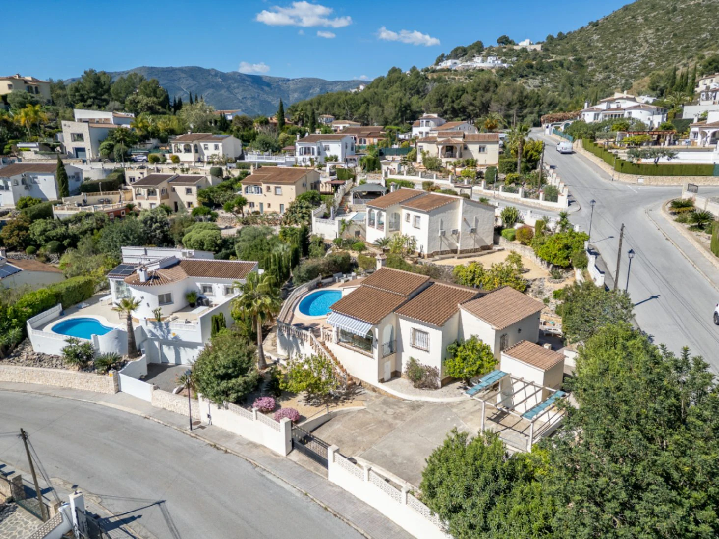 Villa en venta en Alcalali: parcela en esquina con vistas a la montaña