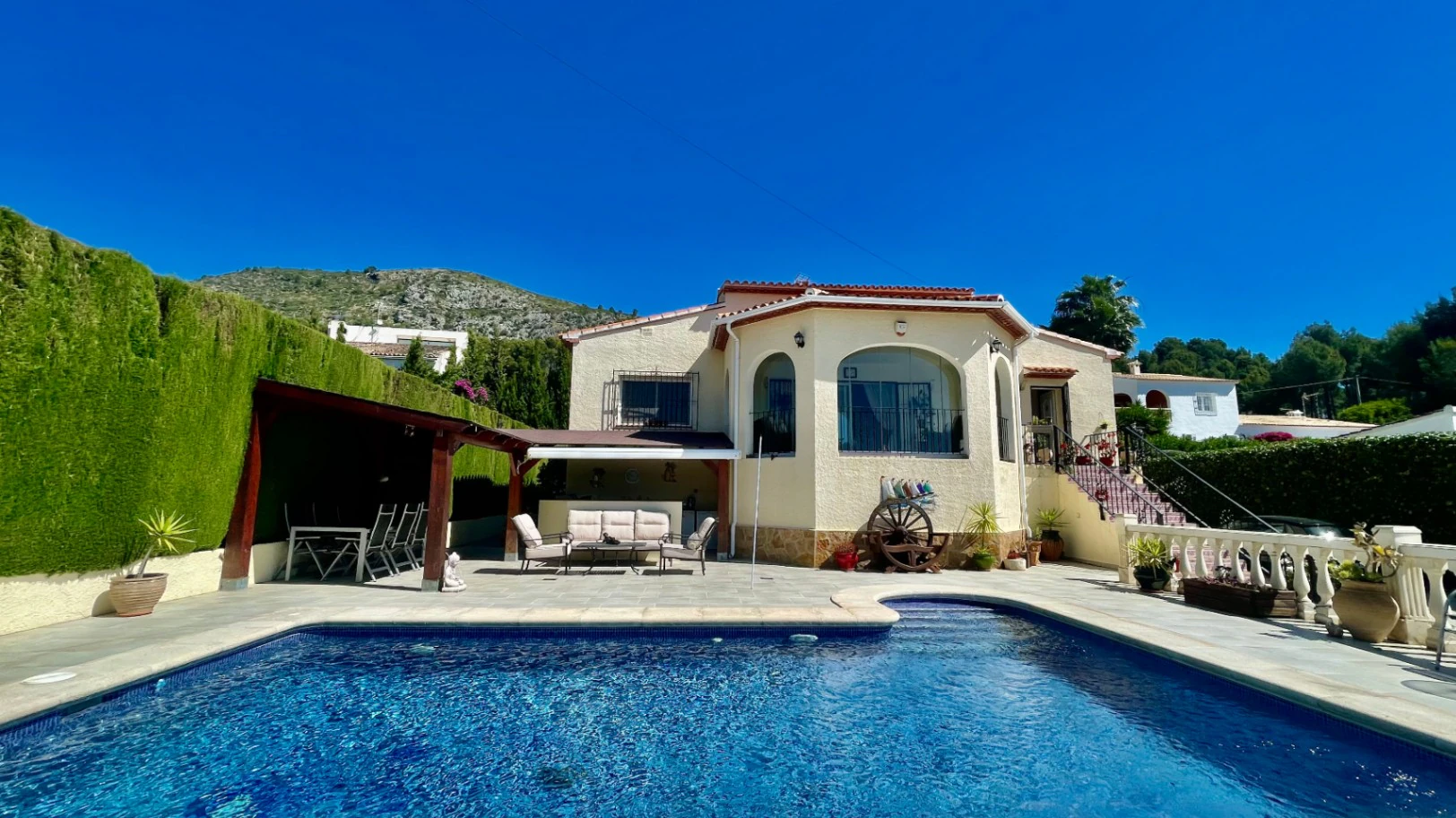 Villa en venta en Alcalalí: Ubicación privilegiada, espaciosa de una sola planta.