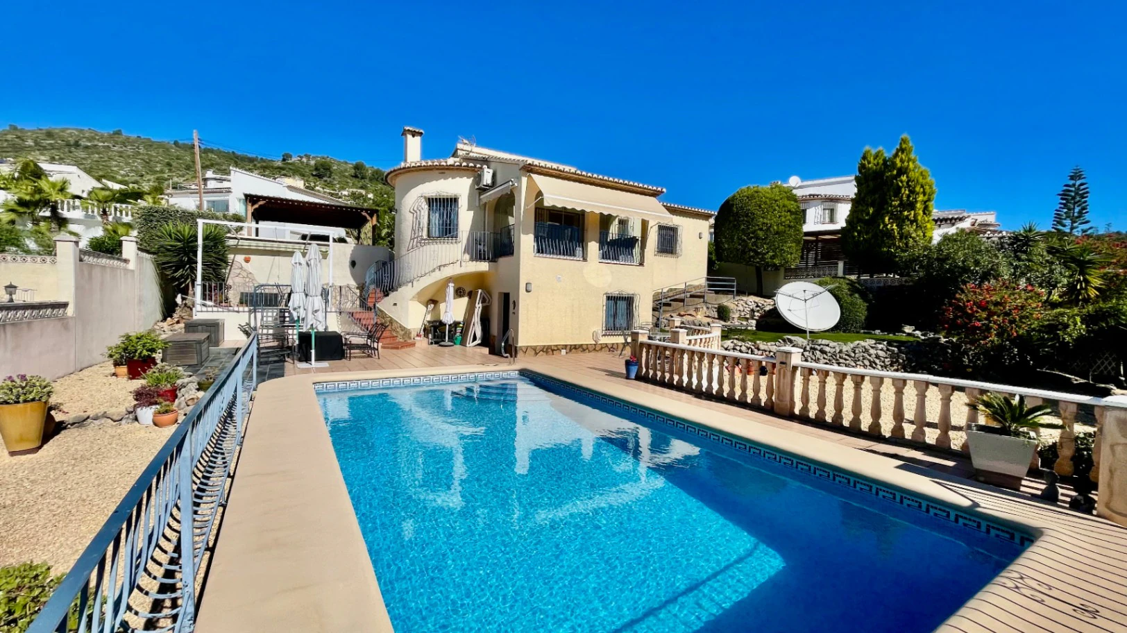 Villa for sale in Alcalali: Modern, with stunning views