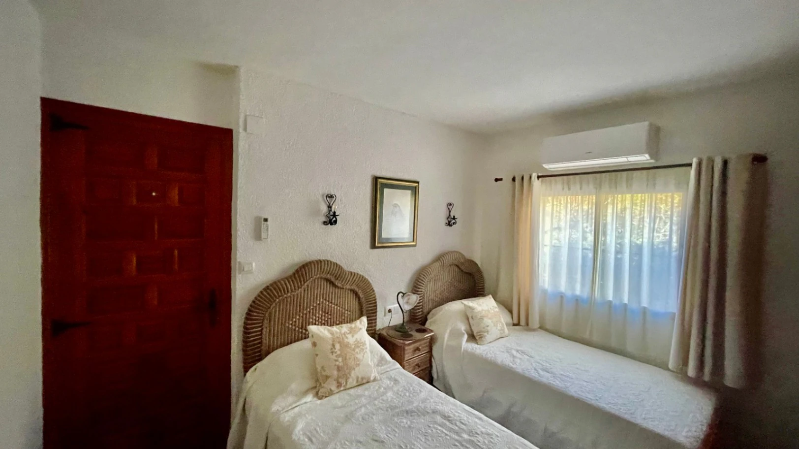 Fantastisch toevluchtsoord in finca-stijl – twee afzonderlijke woningen met twee zwembaden op een privéterrein van 2.032 m².