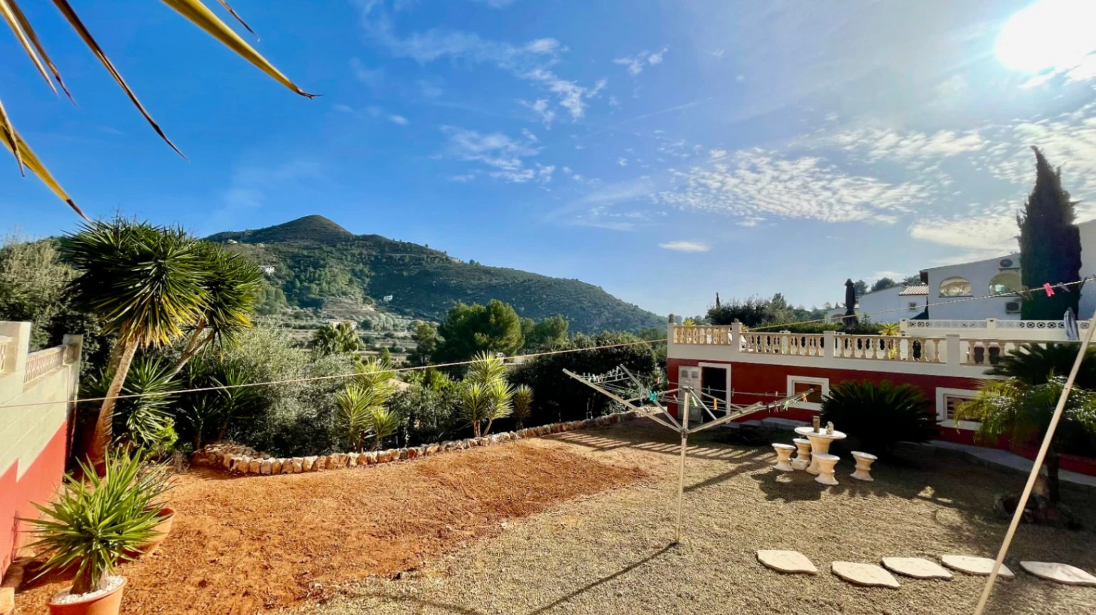 Villa en venta en Alcalali: fabulosas vistas a la montaña, excelente privacidad.