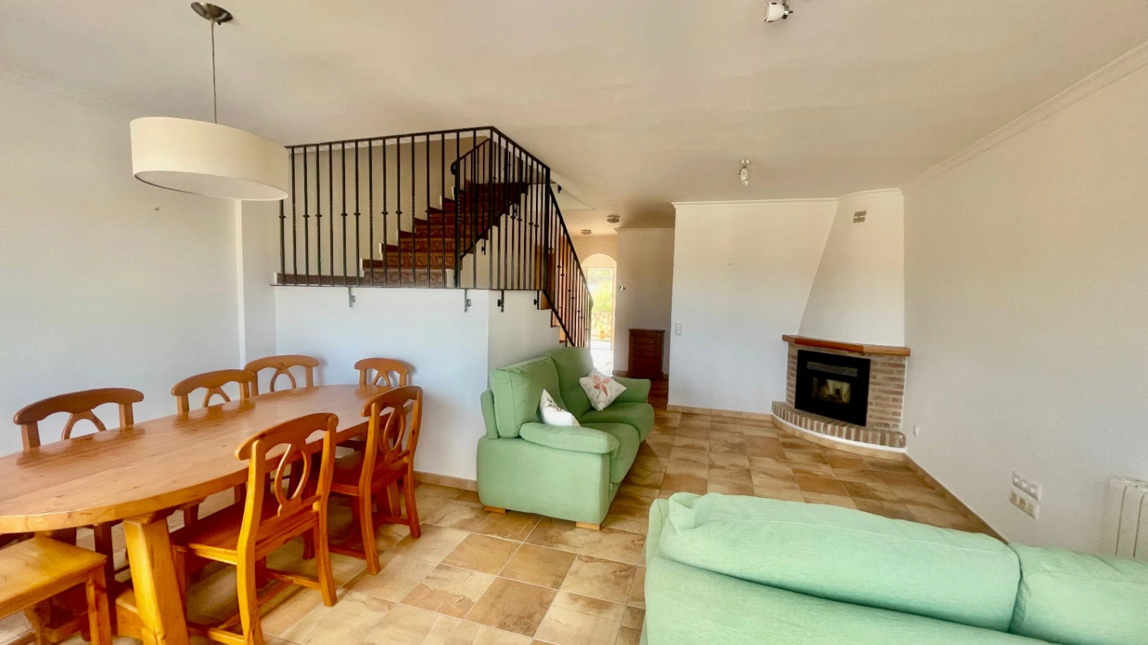 Modern townhouse for sale in Murla:  Spacious and versatile