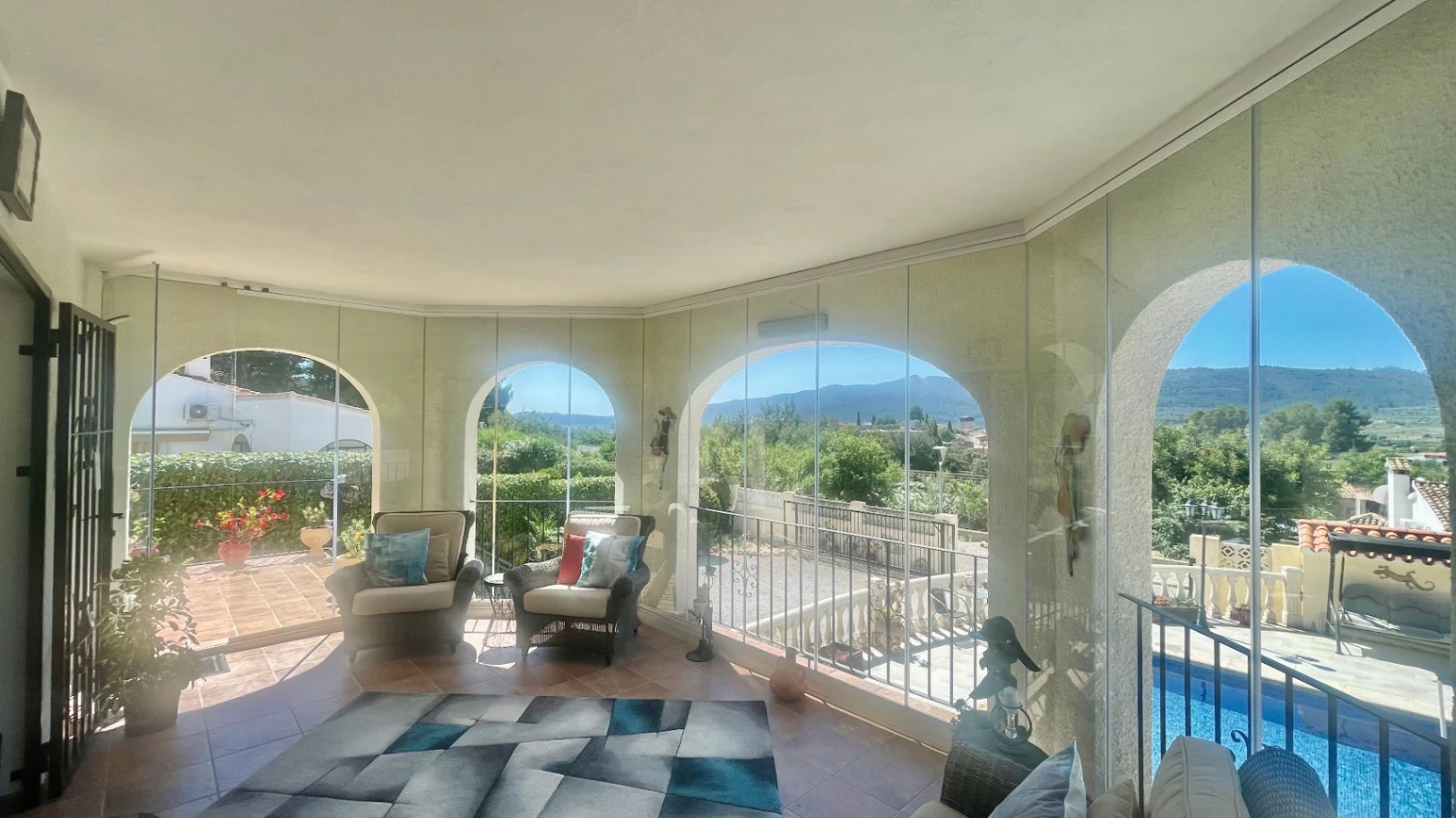 Villa en venta en Alcalalí: Ubicación privilegiada, espaciosa de una sola planta.