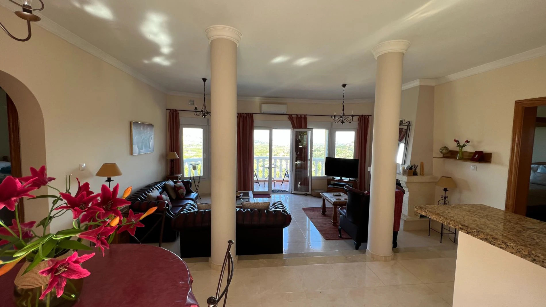 Villa for sale in Orba: Fabulous views, separate apartment