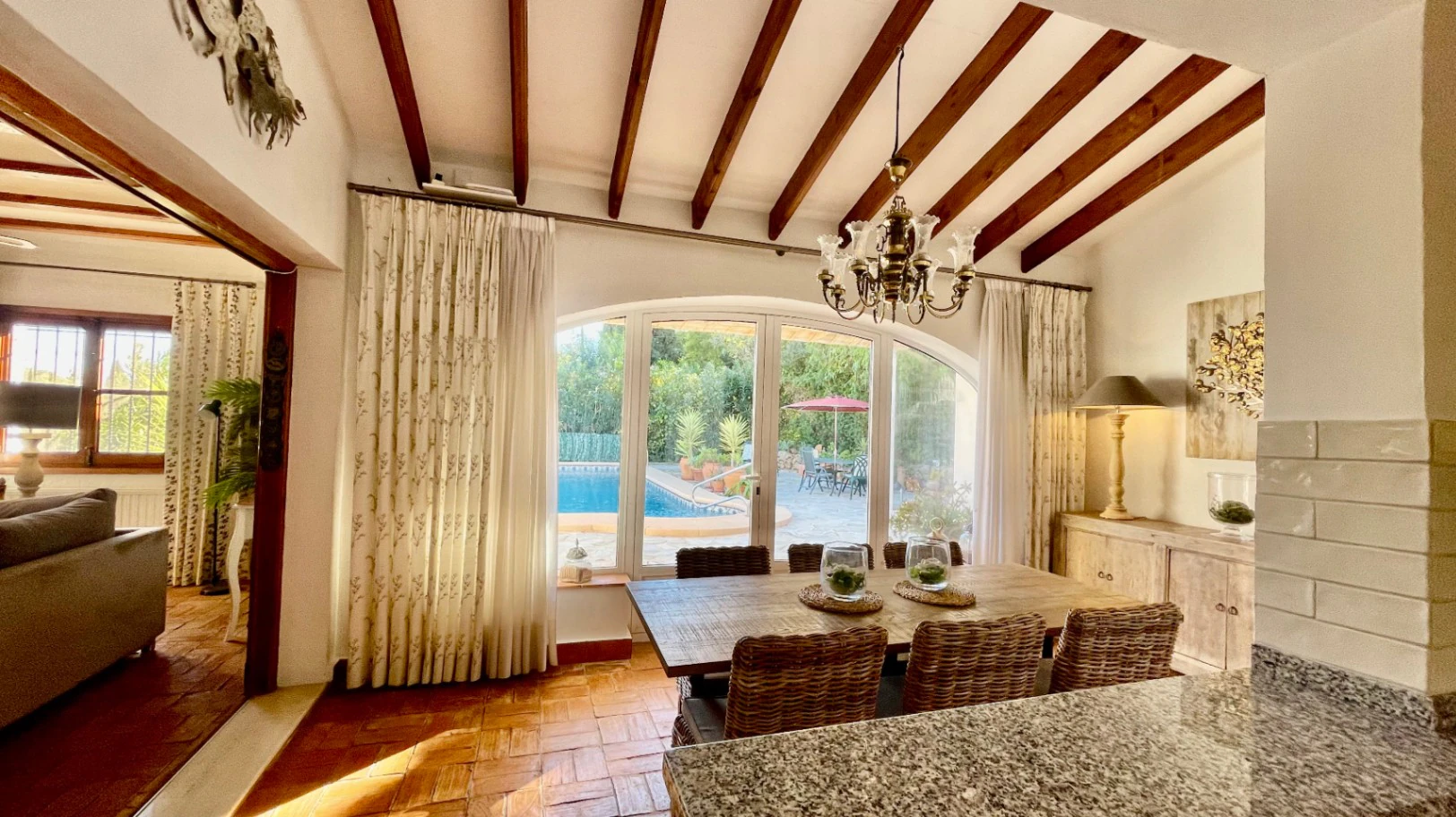 Fantastisch toevluchtsoord in finca-stijl – twee afzonderlijke woningen met twee zwembaden op een privéterrein van 2.032 m².