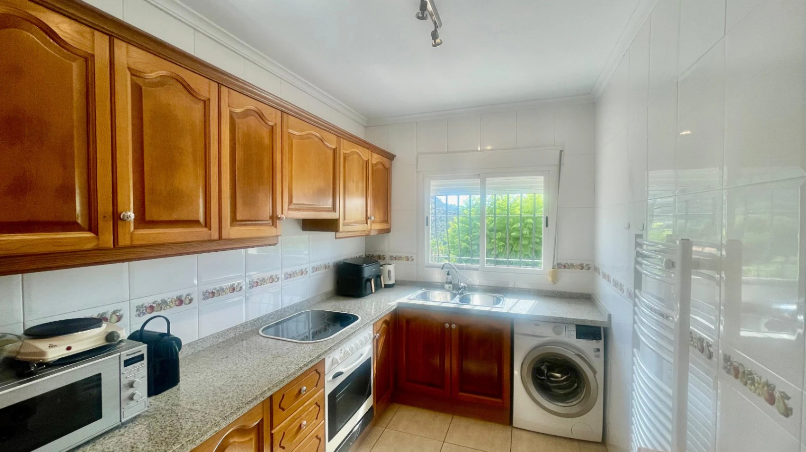 Villa en venta en Alcalali: Orientación sur, todo en una sola planta