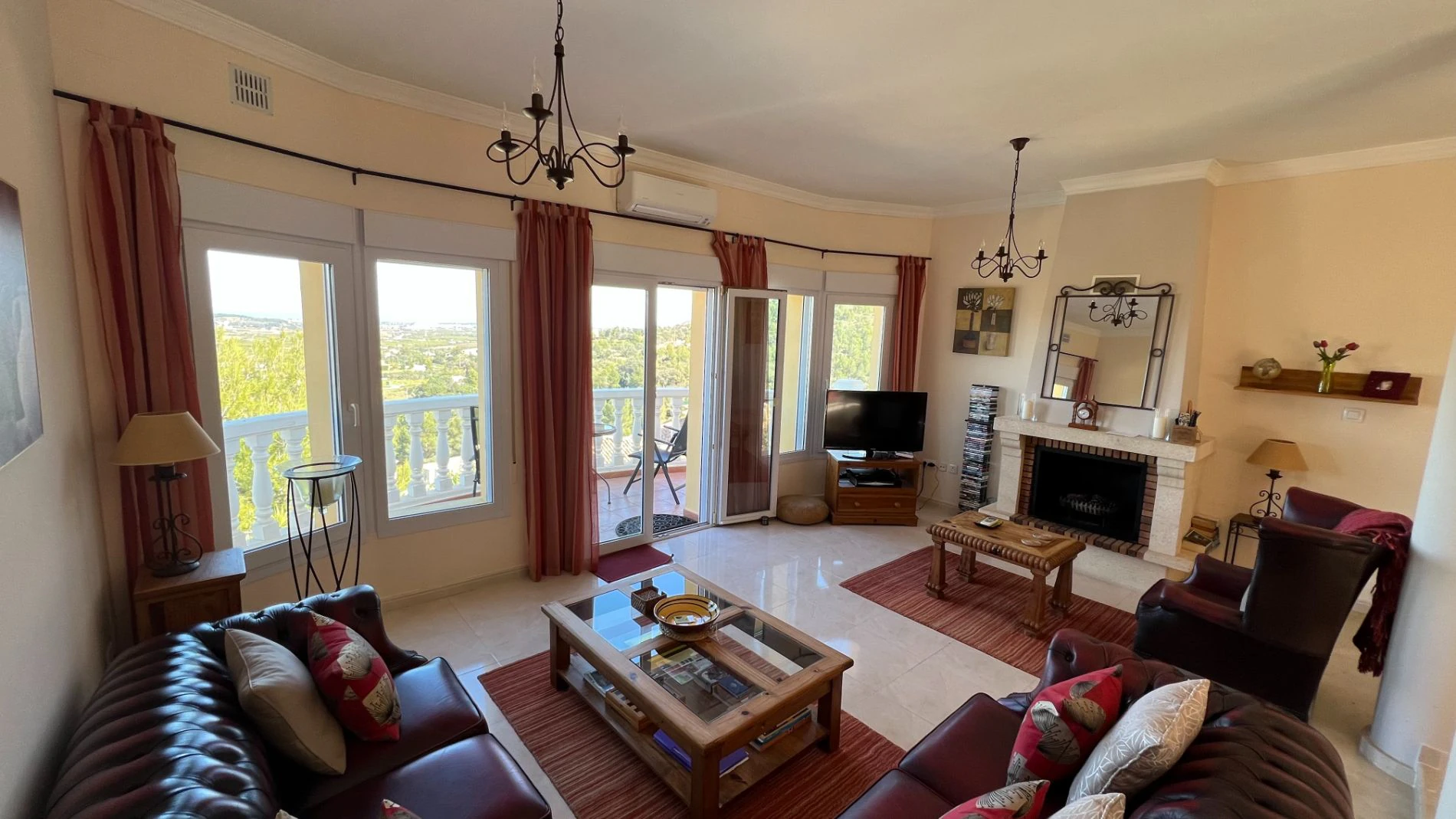 Villa for sale in Orba: Fabulous views, separate apartment
