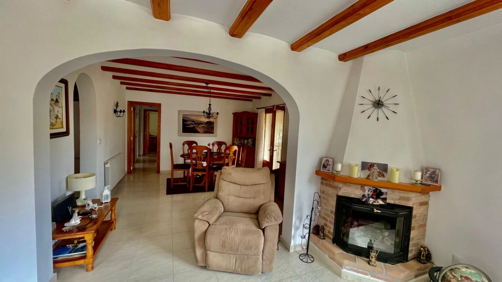 Villa en venta en Alcalali: fabulosas vistas, apartamento independiente.