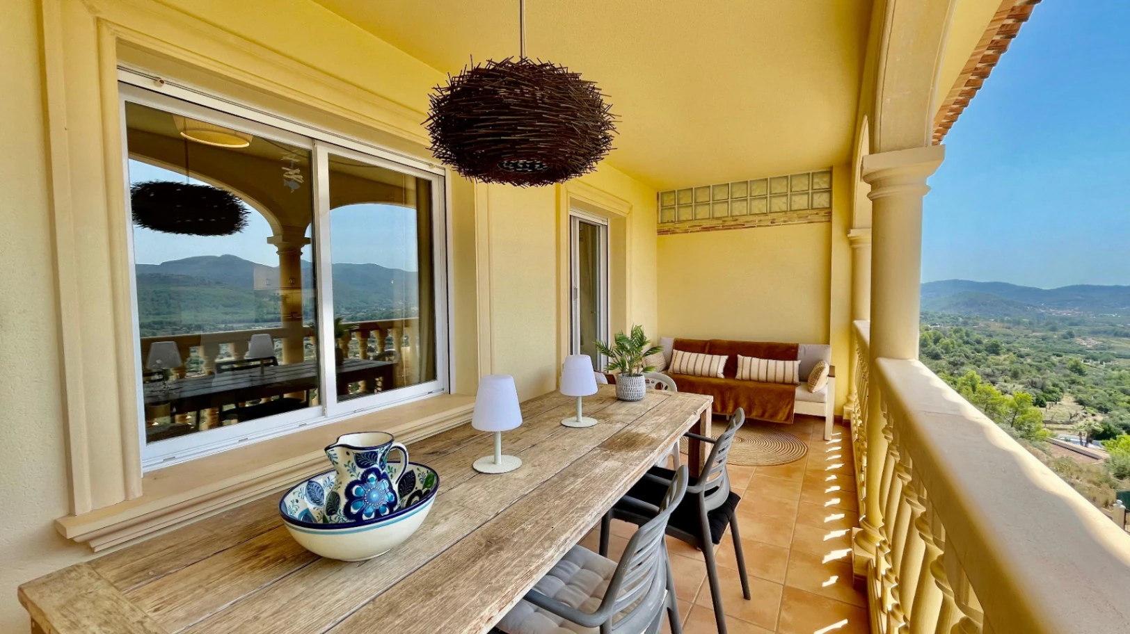 Casa adosada moderna en venta en Jalón: lujosa y elegante.