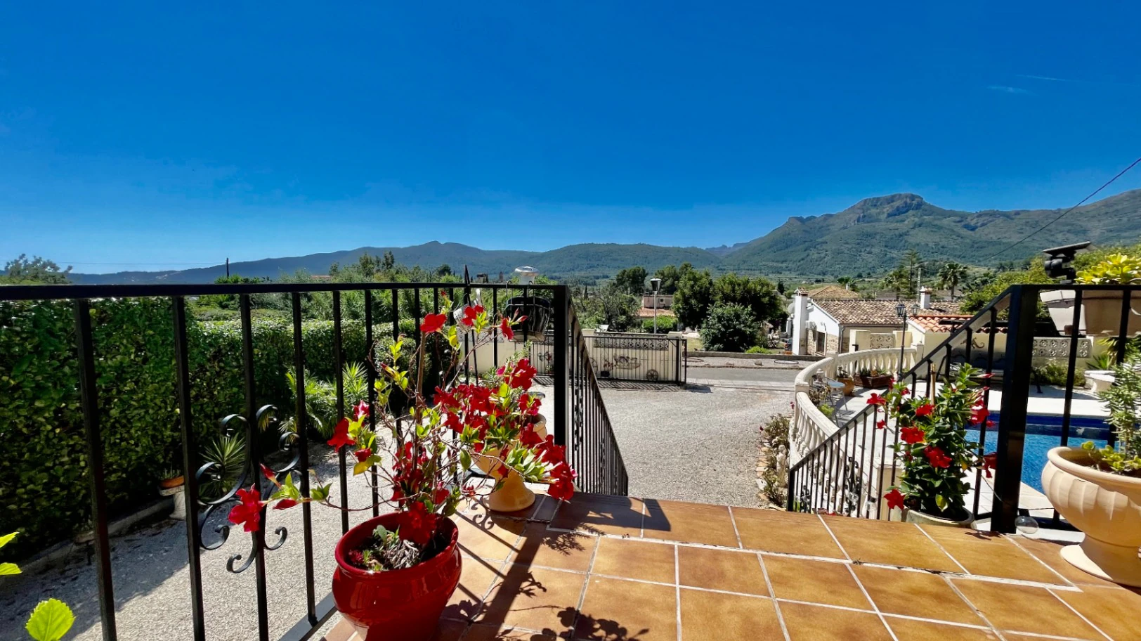 Villa en venta en Alcalalí: Ubicación privilegiada, espaciosa de una sola planta.