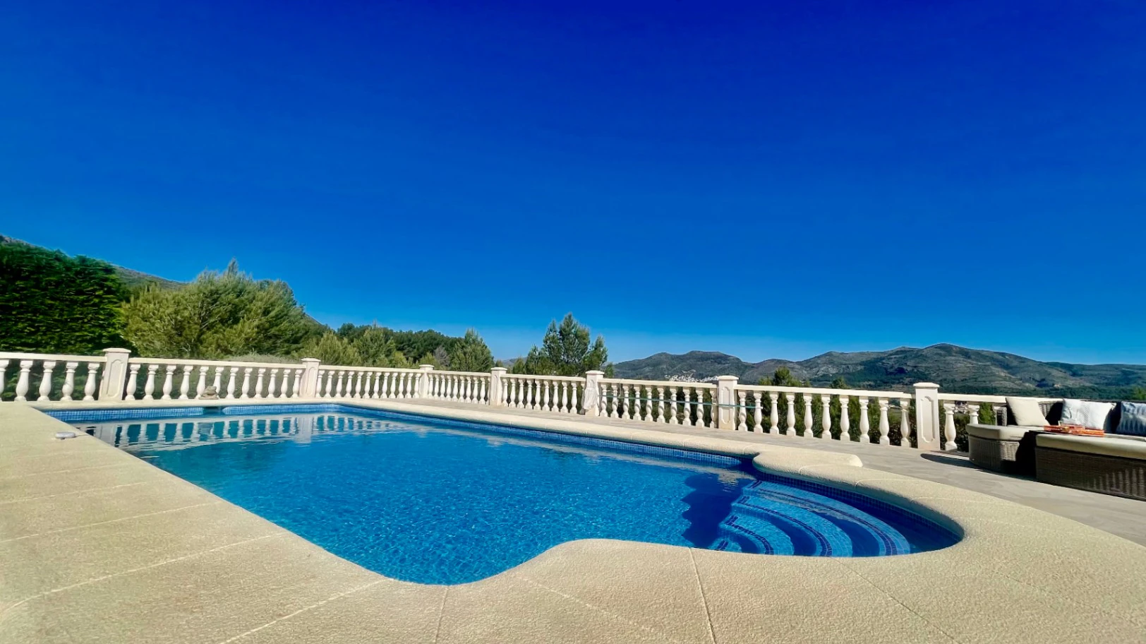 Villa zu verkaufen in Lliber:  Spektakuläre Aussicht, großes Grundstück