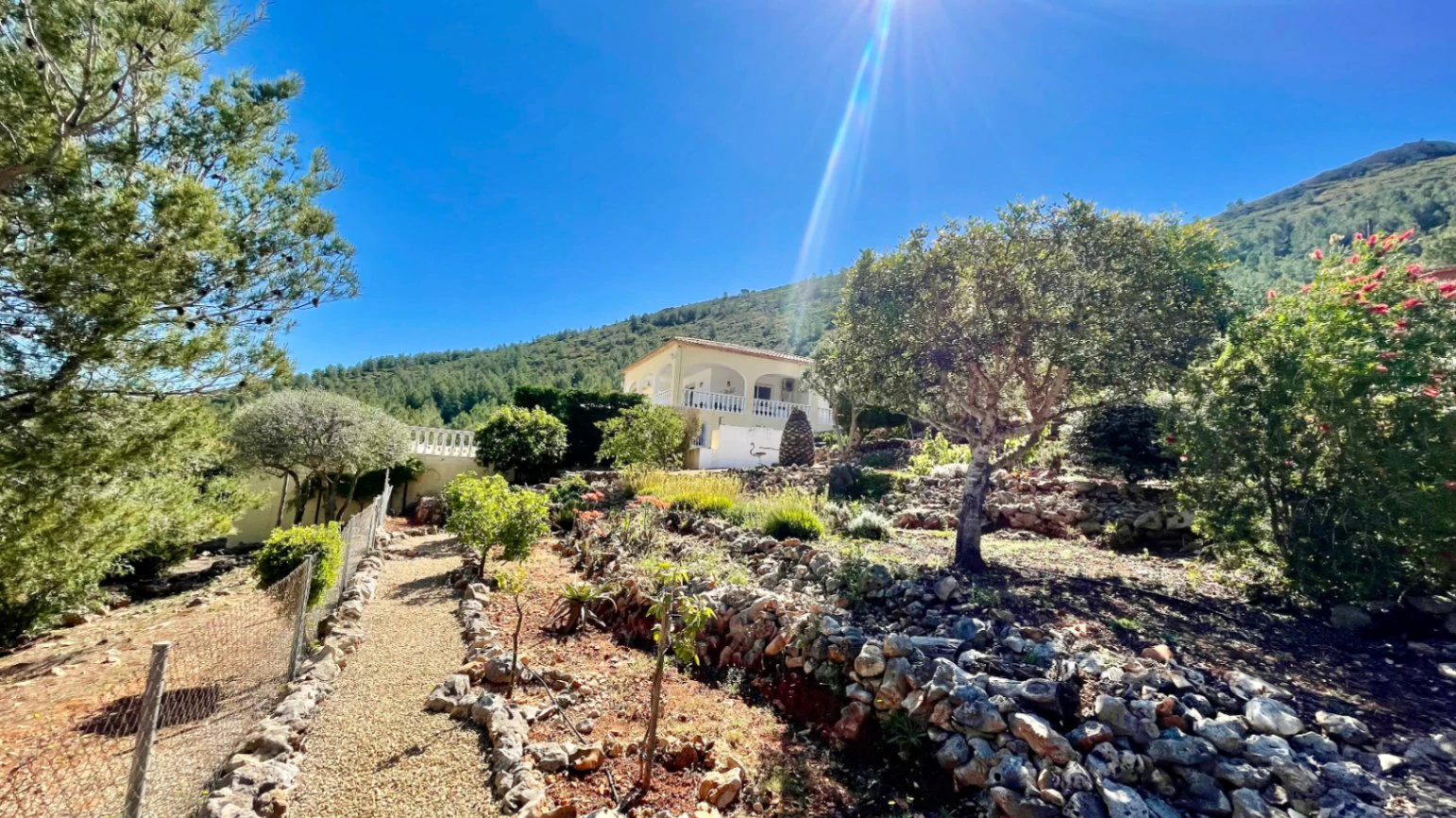 Villa zu verkaufen in Lliber:  Spektakuläre Aussicht, großes Grundstück