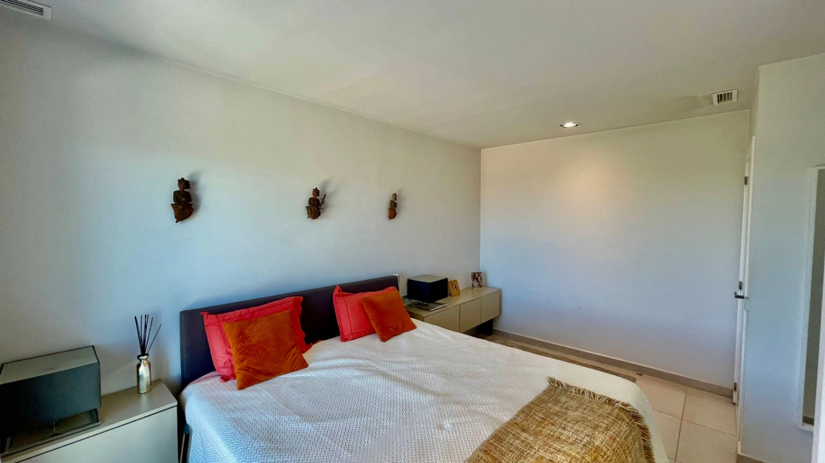 Villa for sale in Orba: Minimalist luxury, with fabulous views