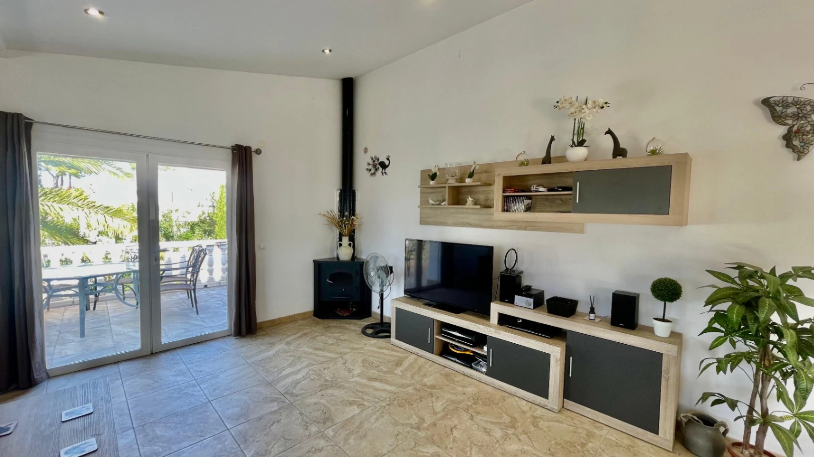 Villa for sale in Orba: Panoramic views, separate guest apartment
