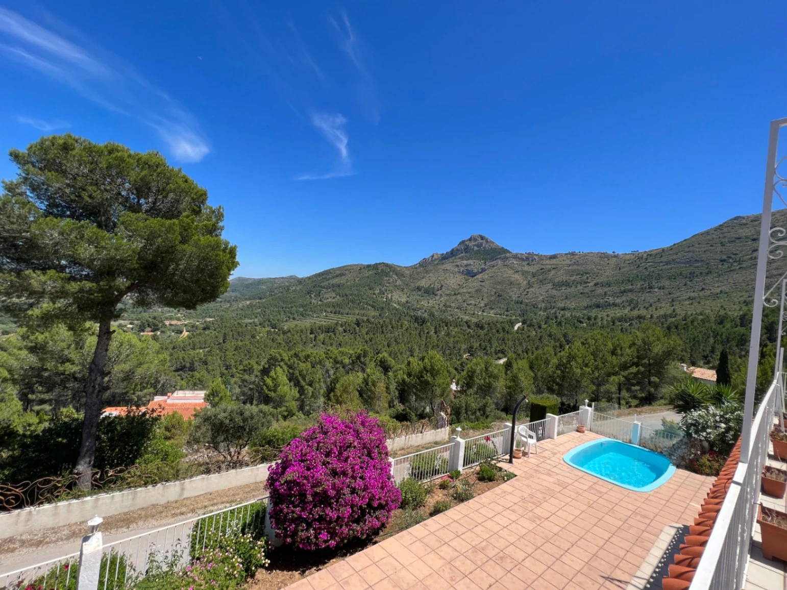 Villa à vendre à Parcent : vue imprenable, emplacement paisible