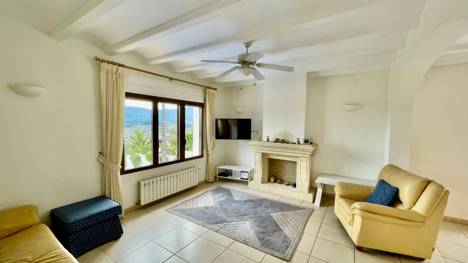 Villa en venta en Jalón: primera línea con espectaculares vistas orientadas al sur.