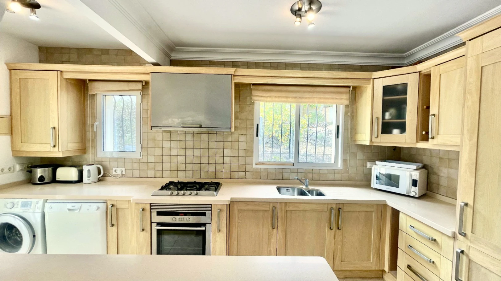 Villa en venta en Alcalali: parcela en esquina con vistas a la montaña