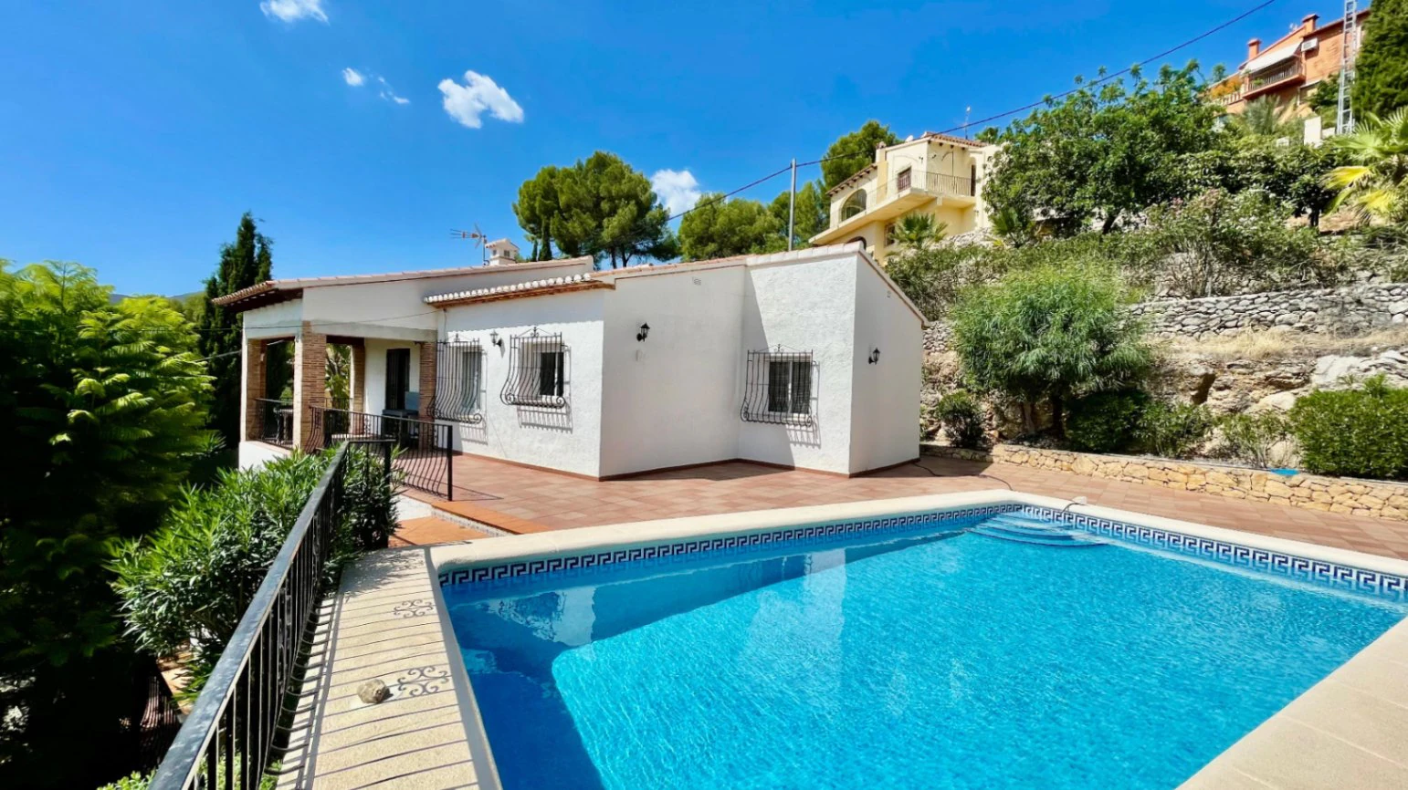 Villa en venta en Alcalali: Orientación sur, todo en una sola planta