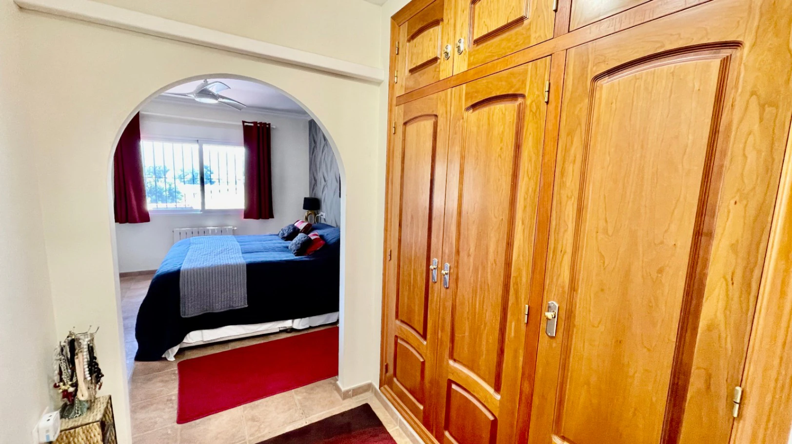 Villa en venta en Alcalalí: Ubicación privilegiada, espaciosa de una sola planta.