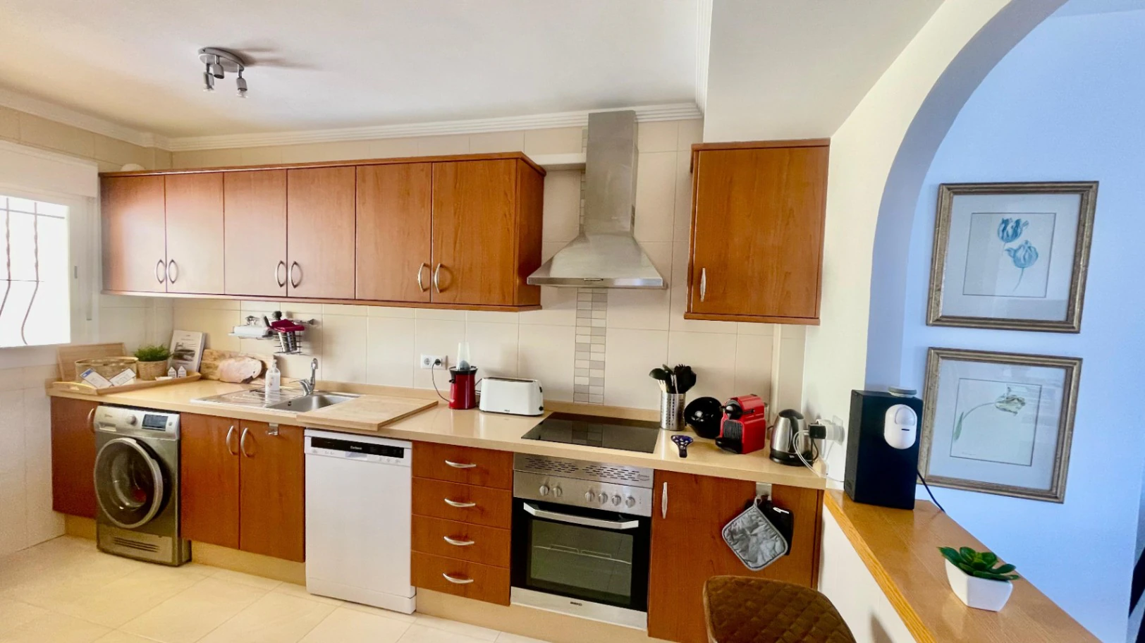 Casa adosada moderna en venta en Jalón: lujosa y elegante.