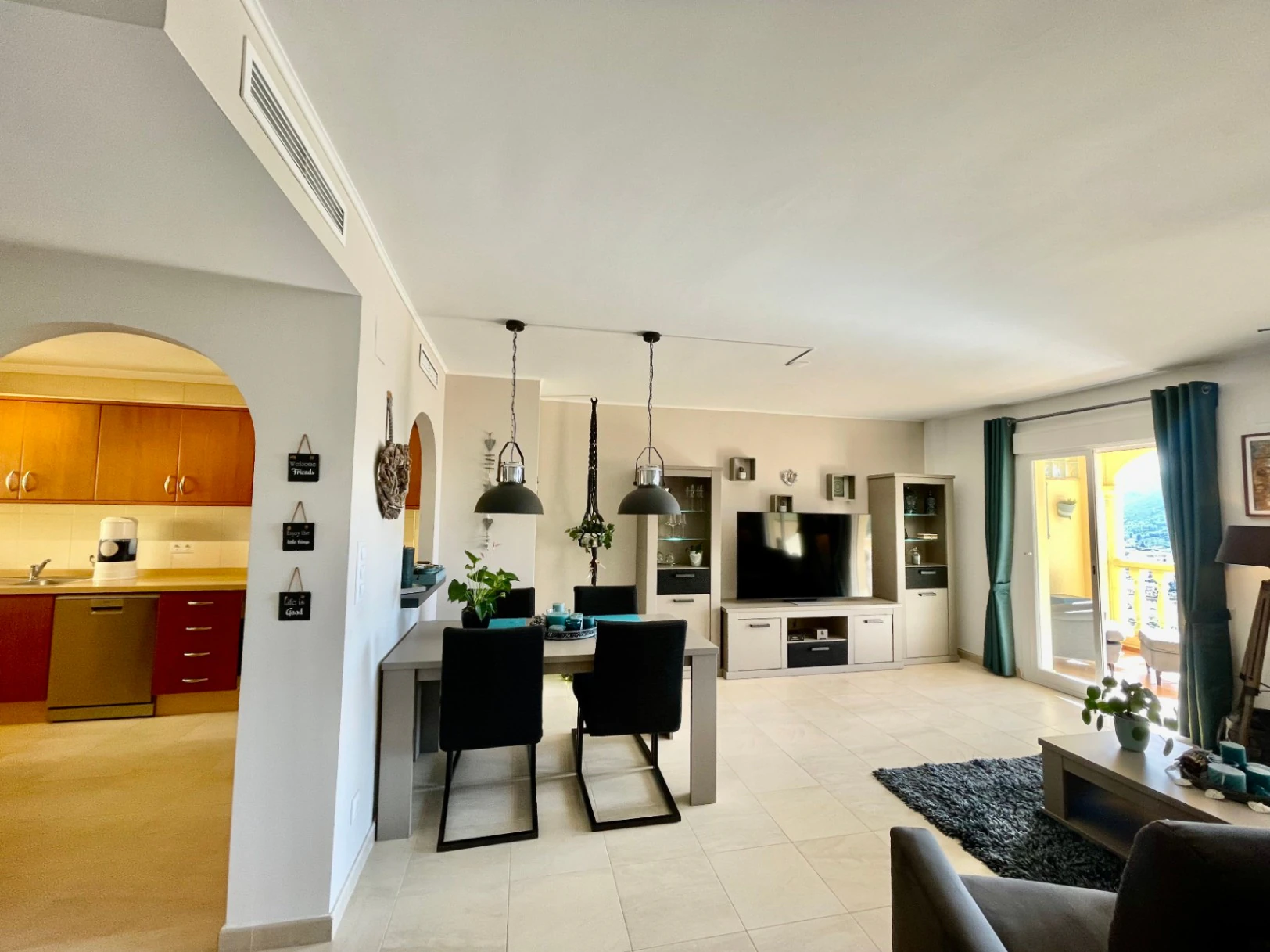 Casa adosada moderna en venta en Jalón: lujosa, con vistas impresionantes.