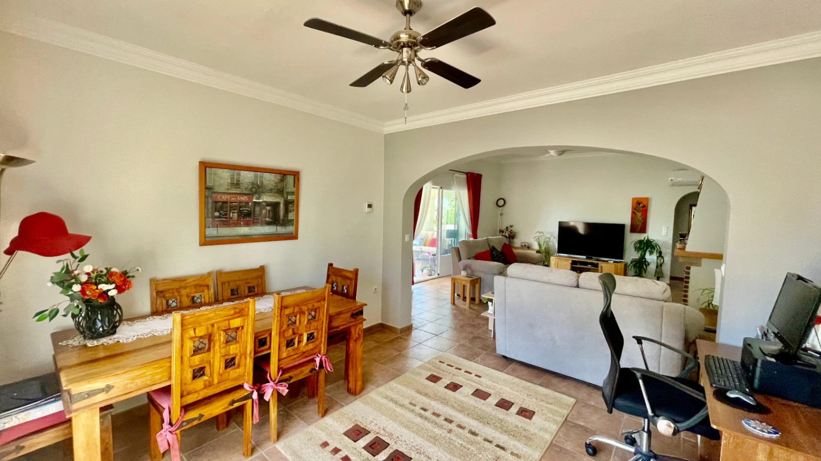 Villa en venta en Alcalalí: Ubicación privilegiada, espaciosa de una sola planta.