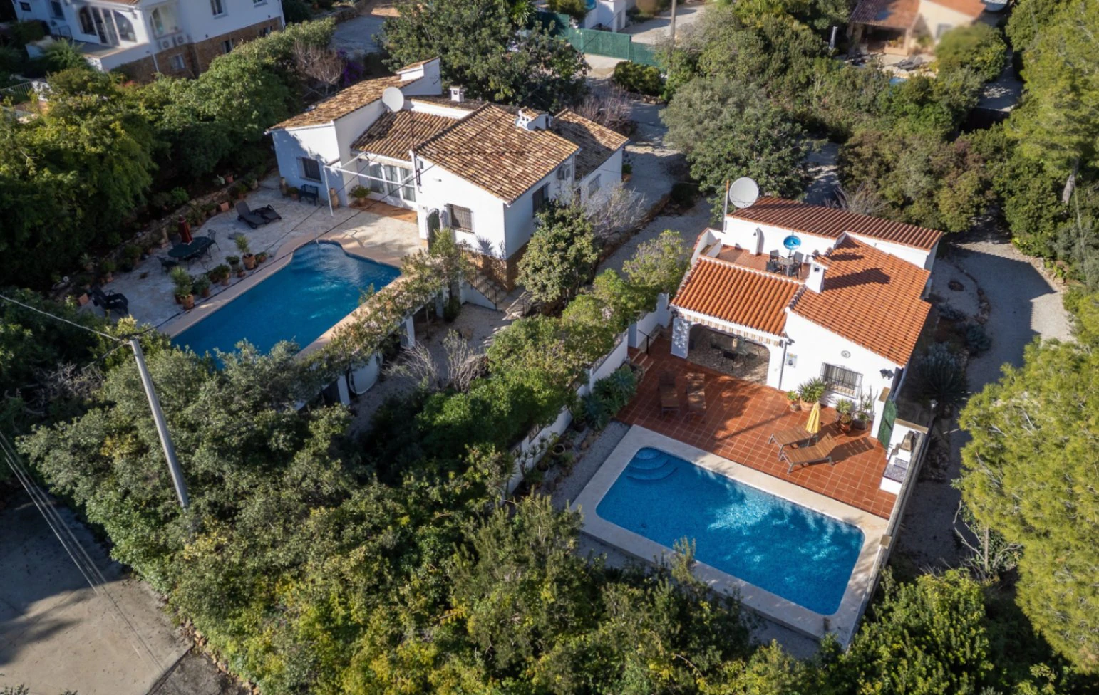 Fantastisch toevluchtsoord in finca-stijl – twee afzonderlijke woningen met twee zwembaden op een privéterrein van 2.032 m².