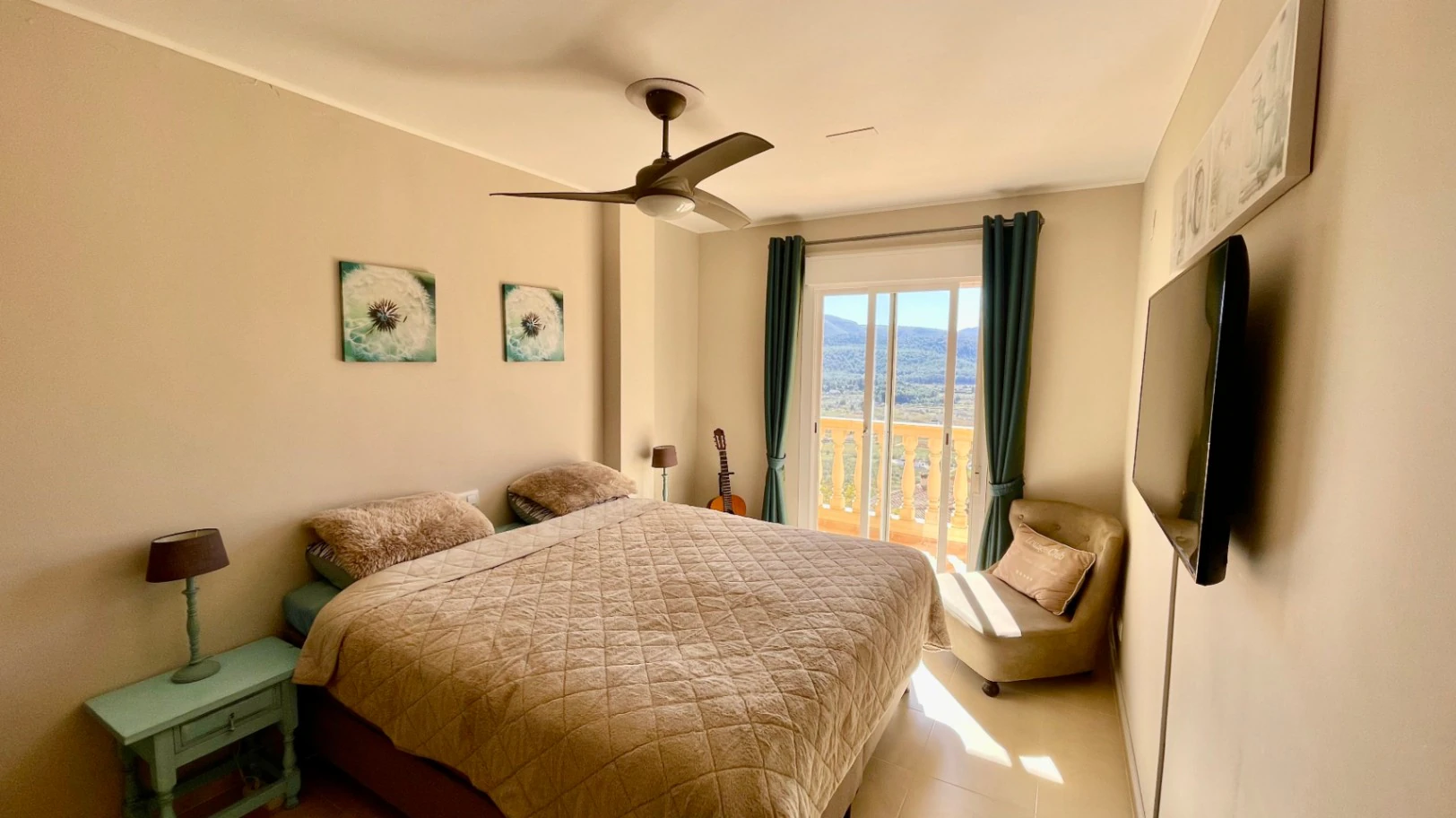 Casa adosada moderna en venta en Jalón: lujosa, con vistas impresionantes.