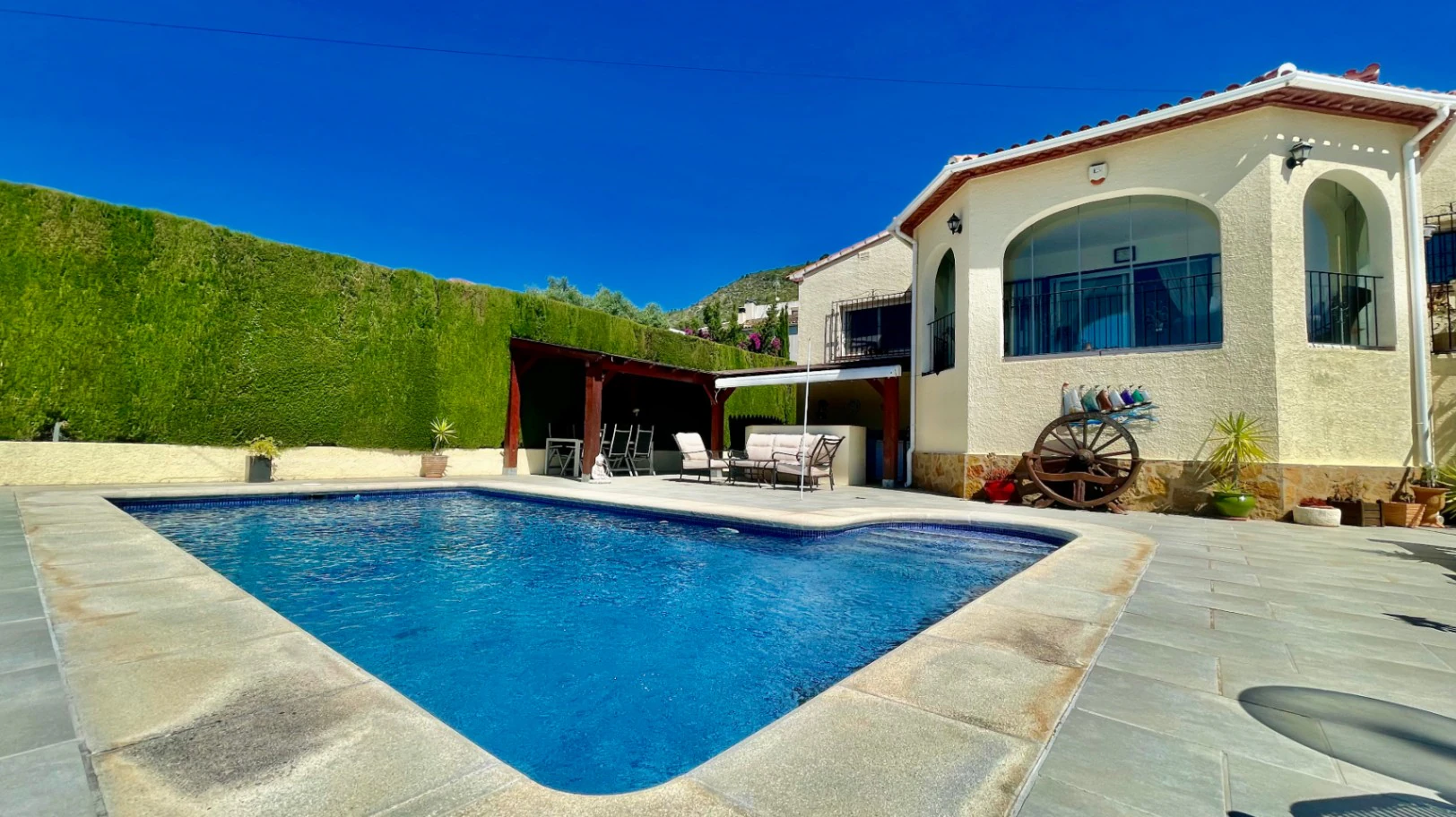 Villa en venta en Alcalalí: Ubicación privilegiada, espaciosa de una sola planta.