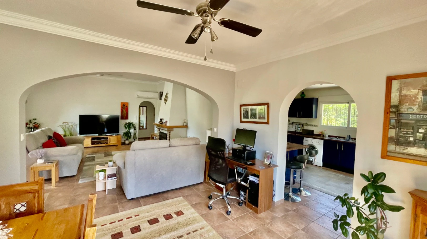 Villa en venta en Alcalalí: Ubicación privilegiada, espaciosa de una sola planta.