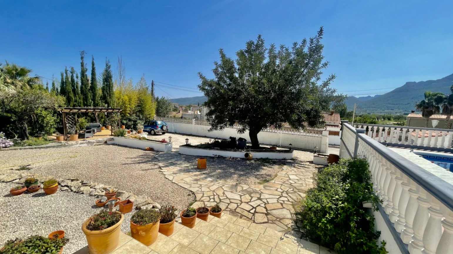 Villa for sale in Alcalali: One level, south-facing, generous plot