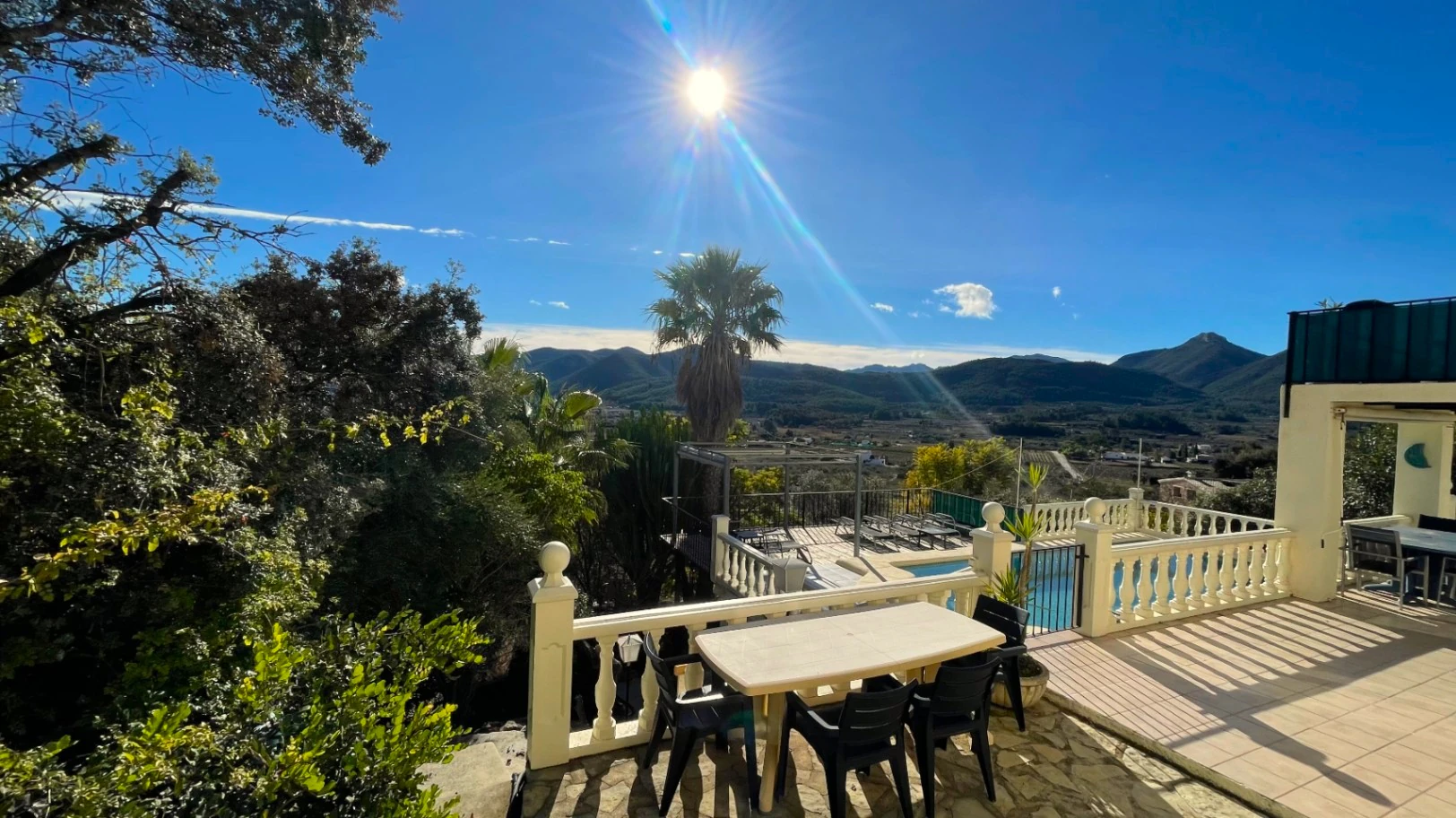 Villa en venta en Jalón: Orientada al sur, apartamento independiente para invitados.