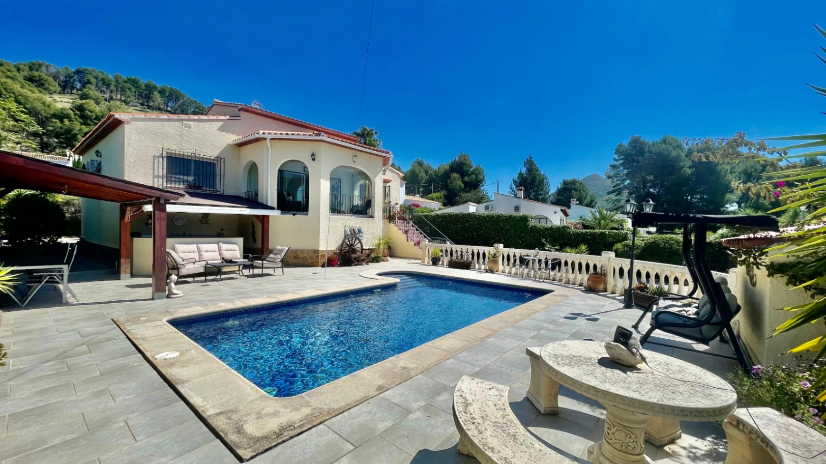 Villa en venta en Alcalalí: Ubicación privilegiada, espaciosa de una sola planta.