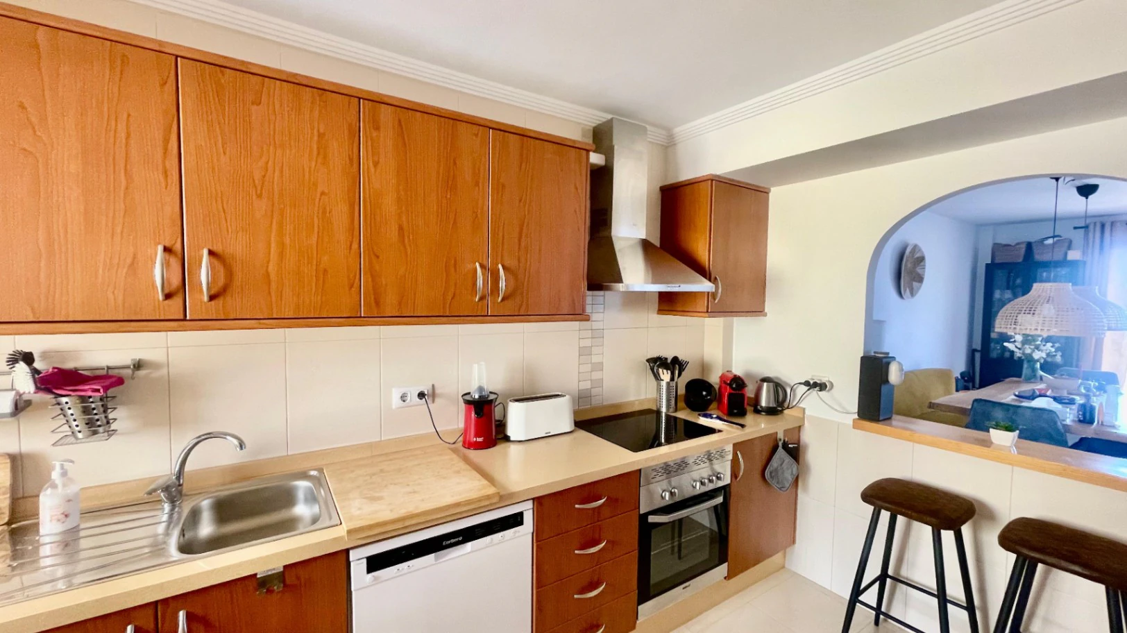 Casa adosada moderna en venta en Jalón: lujosa y elegante.