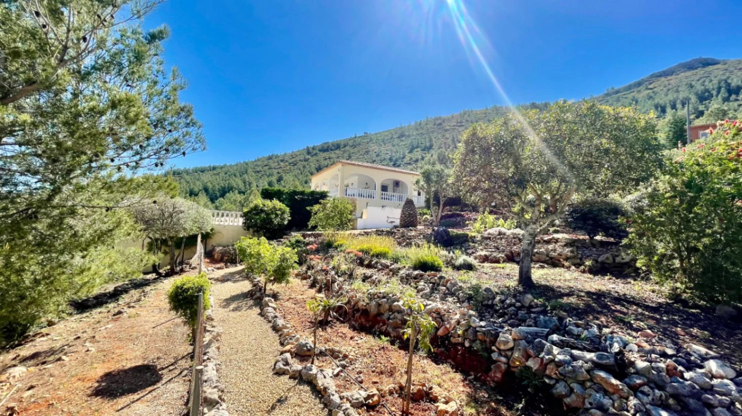 Villa zu verkaufen in Lliber:  Spektakuläre Aussicht, großes Grundstück