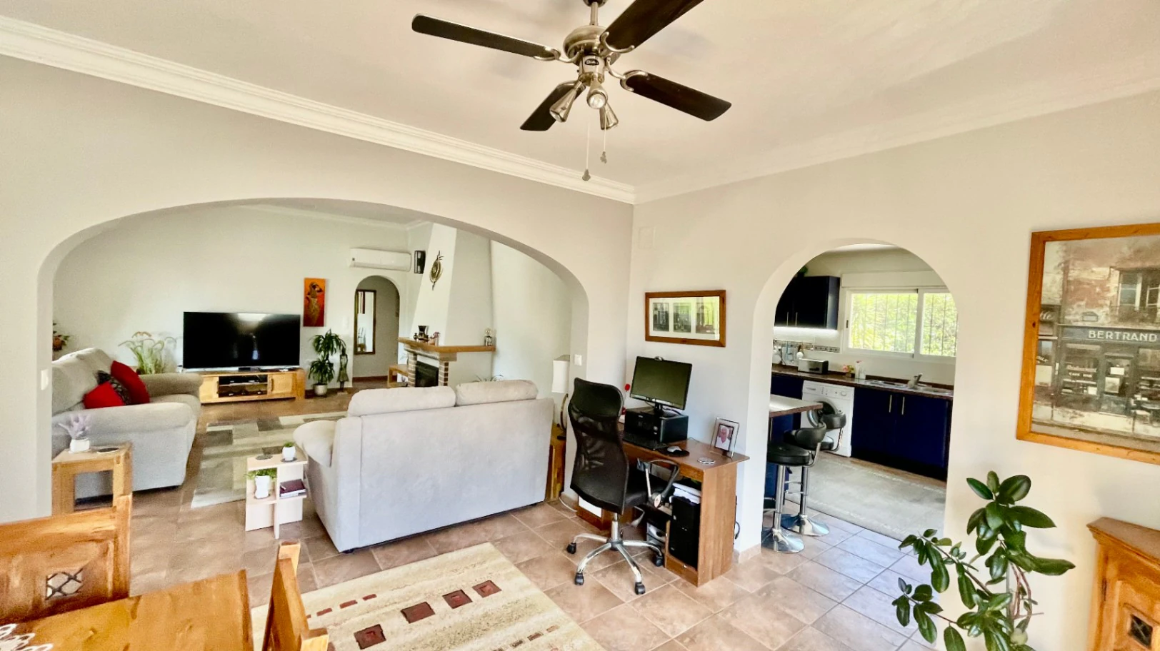 Villa en venta en Alcalalí: Ubicación privilegiada, espaciosa de una sola planta.