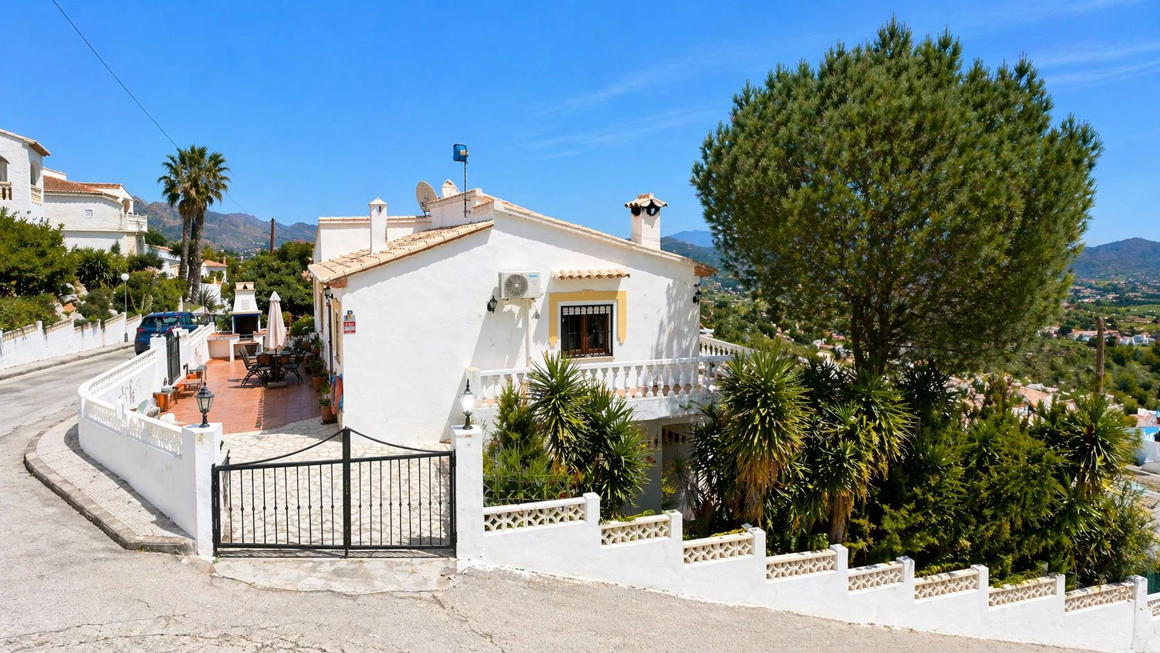 Villa for sale in Tormos: Spectacular views, guest apartment
