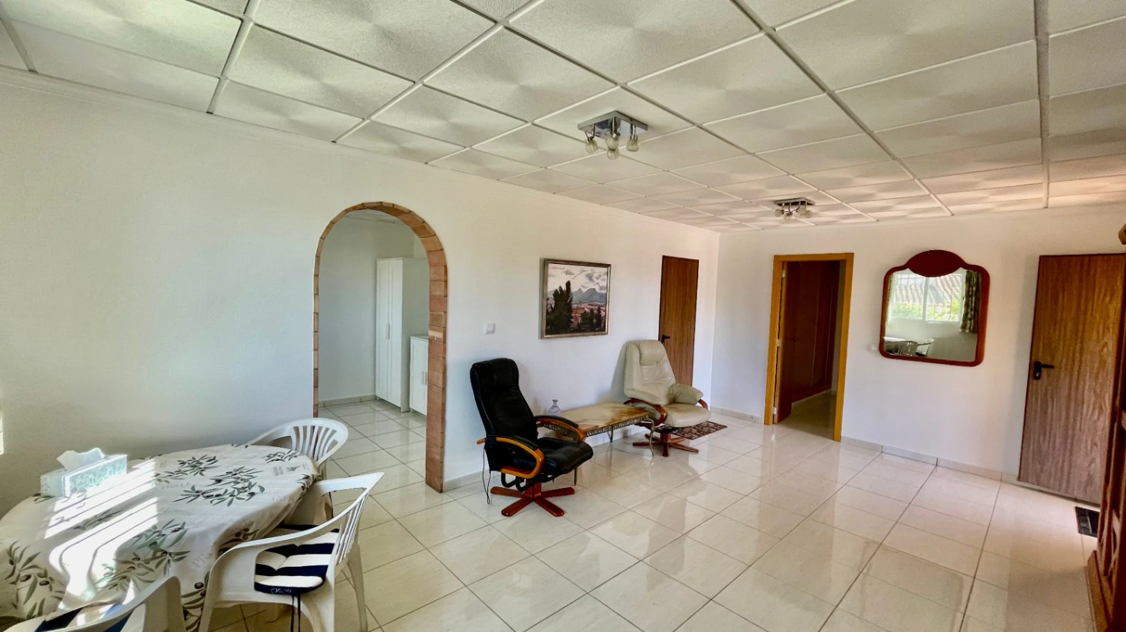 Villa en venta en Jalón: moderna, con fácil acceso y unas vistas impresionantes