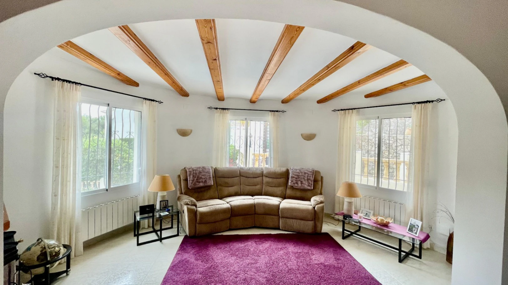 Villa en venta en Alcalali: fabulosas vistas, apartamento independiente.