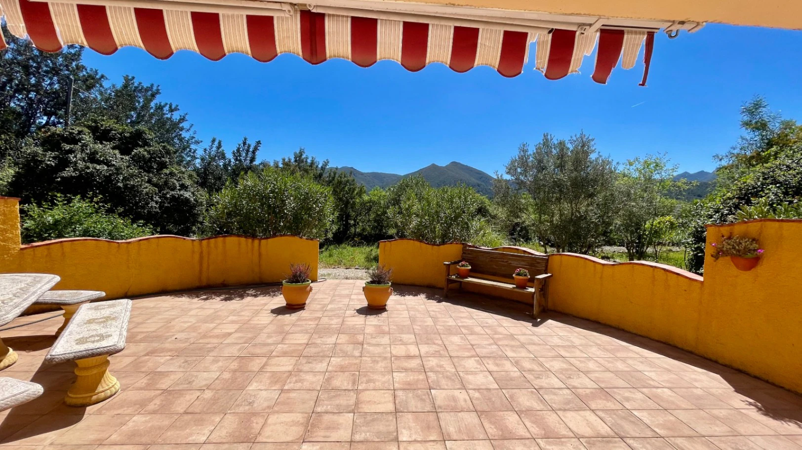 Villa en venta en Jalón: parcela llana y espaciosa, en una zona tranquila