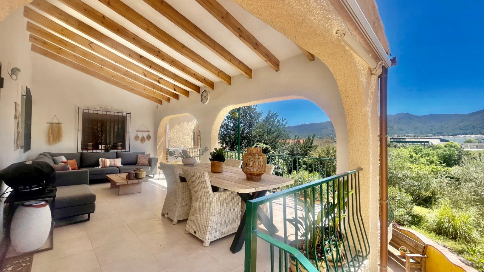 Villa en venta en Jalón: parcela llana y espaciosa, en una zona tranquila