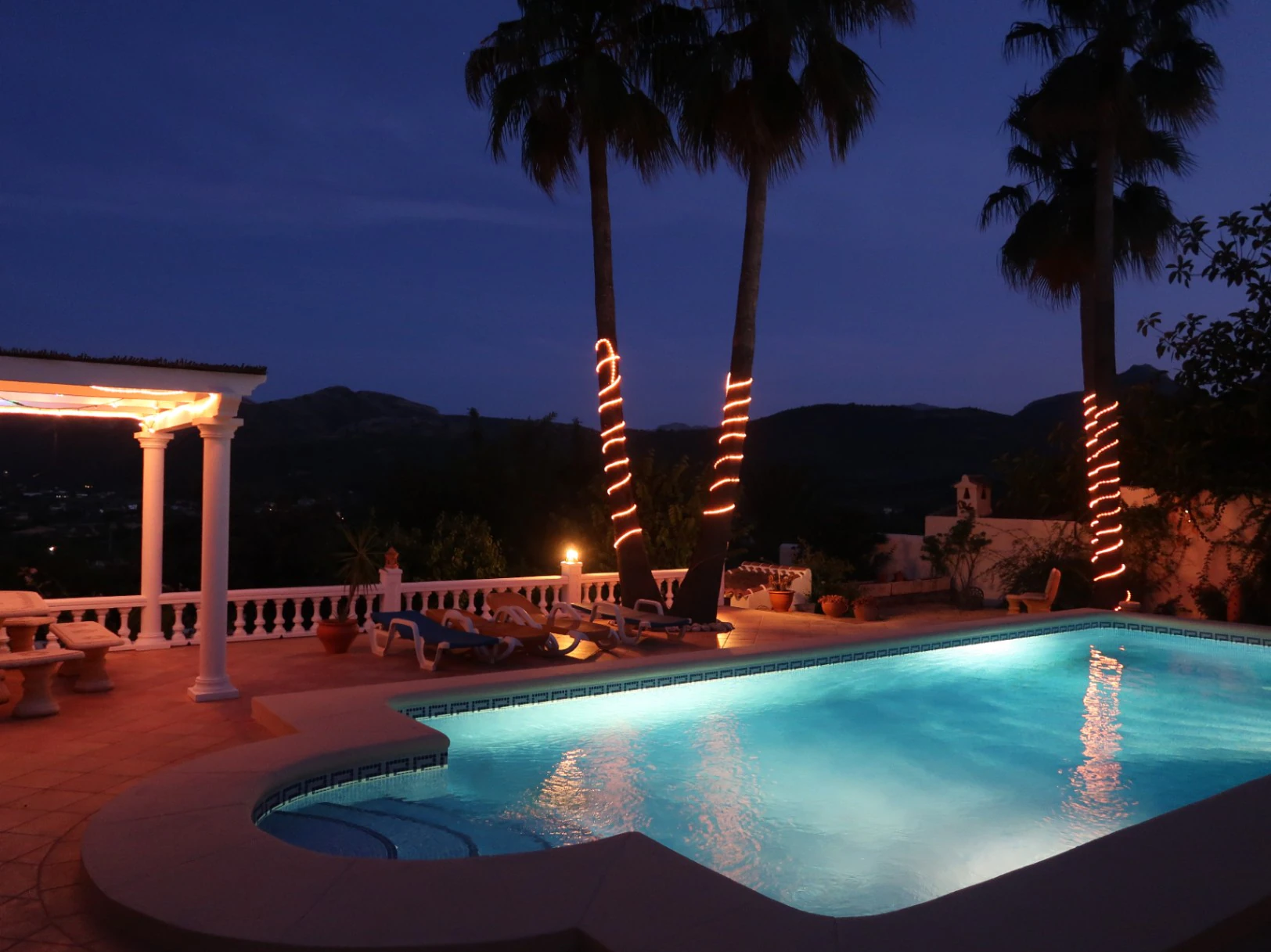 Villa en venta en Jalón: primera línea con espectaculares vistas orientadas al sur.