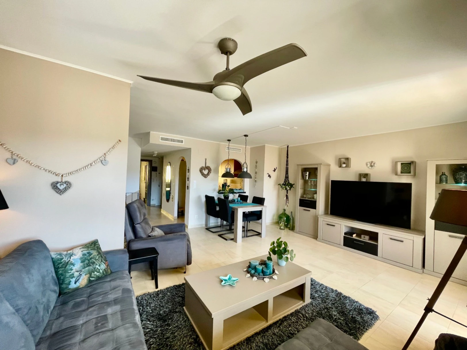 Casa adosada moderna en venta en Jalón: lujosa, con vistas impresionantes.