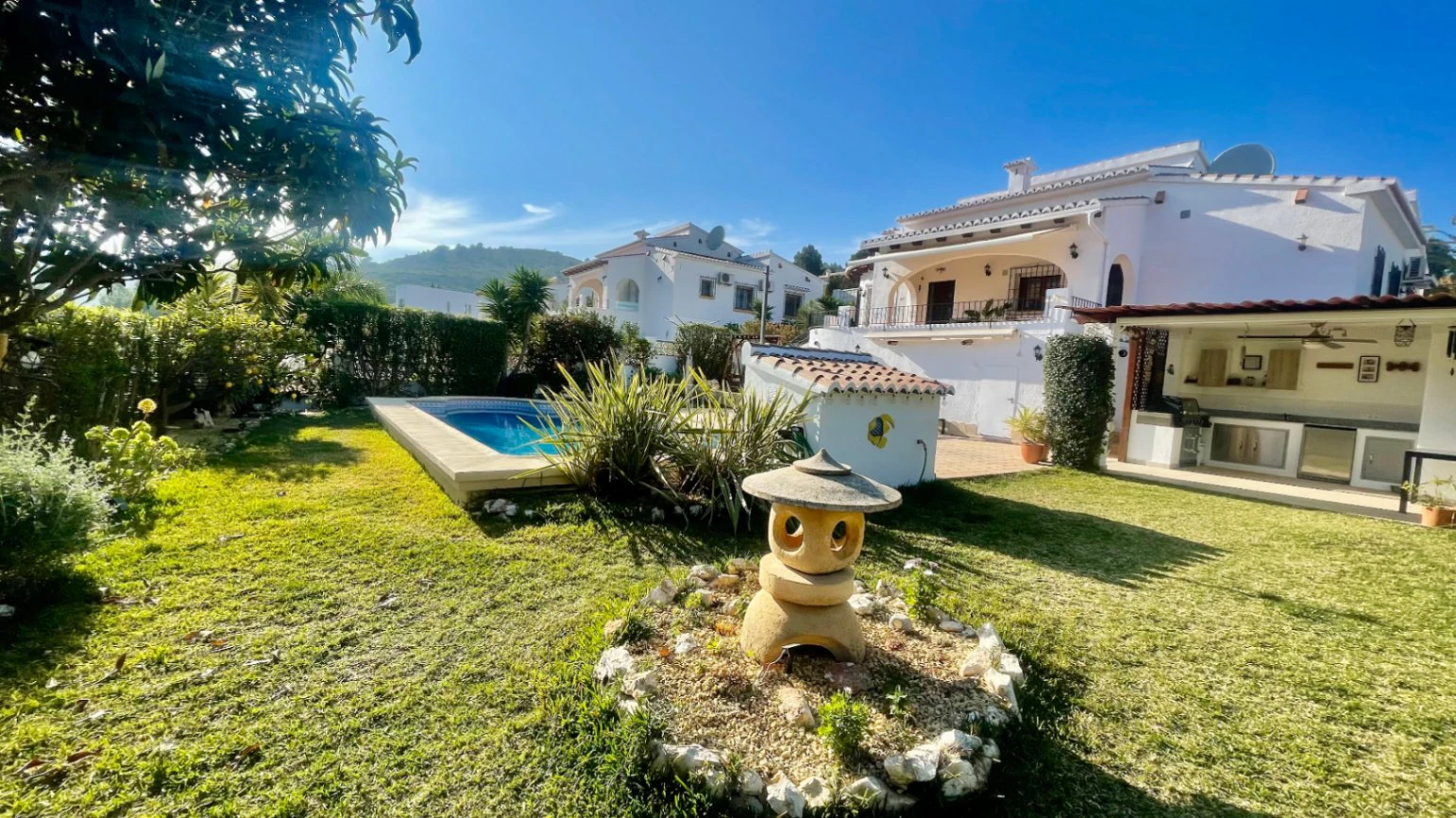 Villa en venta en Pedreguer - Impresionante, moderna, vistas espectaculares