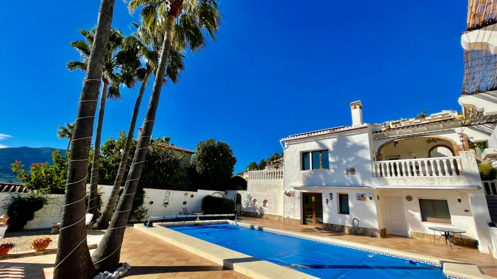Villa en venta en Jalón: primera línea con espectaculares vistas orientadas al sur.
